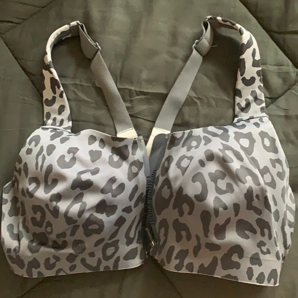 Victoria secret sports bra high impact.